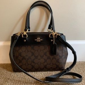 COACH bag in PERFECT CONDITION-- Signature Canvas